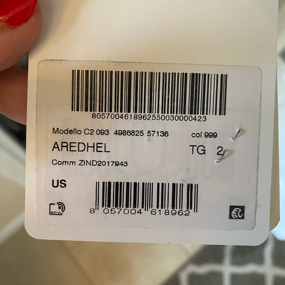 Moncler down jacket size T2 with real fur runs like medium - Picture 8 of 11